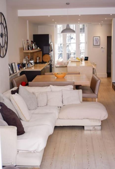 Stunning Townhouse In Beautiful Notting Hill