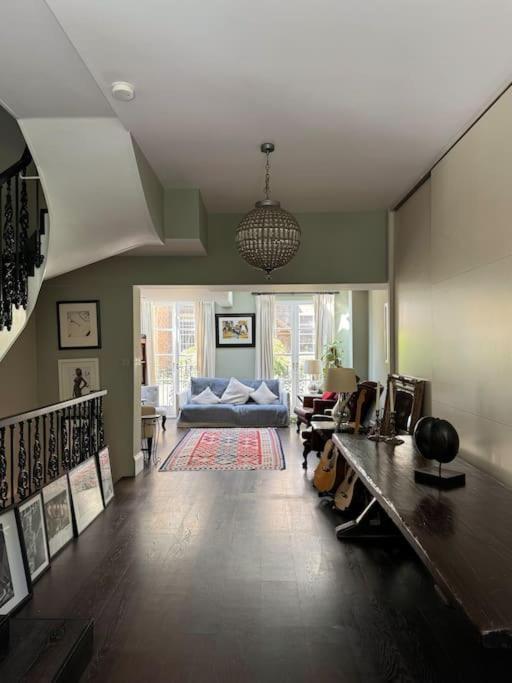 Stunning Townhouse In Beautiful Notting Hill * Londra
